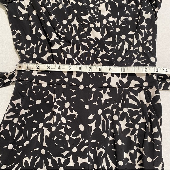 Diane Von Furstenberg DVF Purdy Black and White Floral Jumpsuit Size 2 - Picture 9 of 16